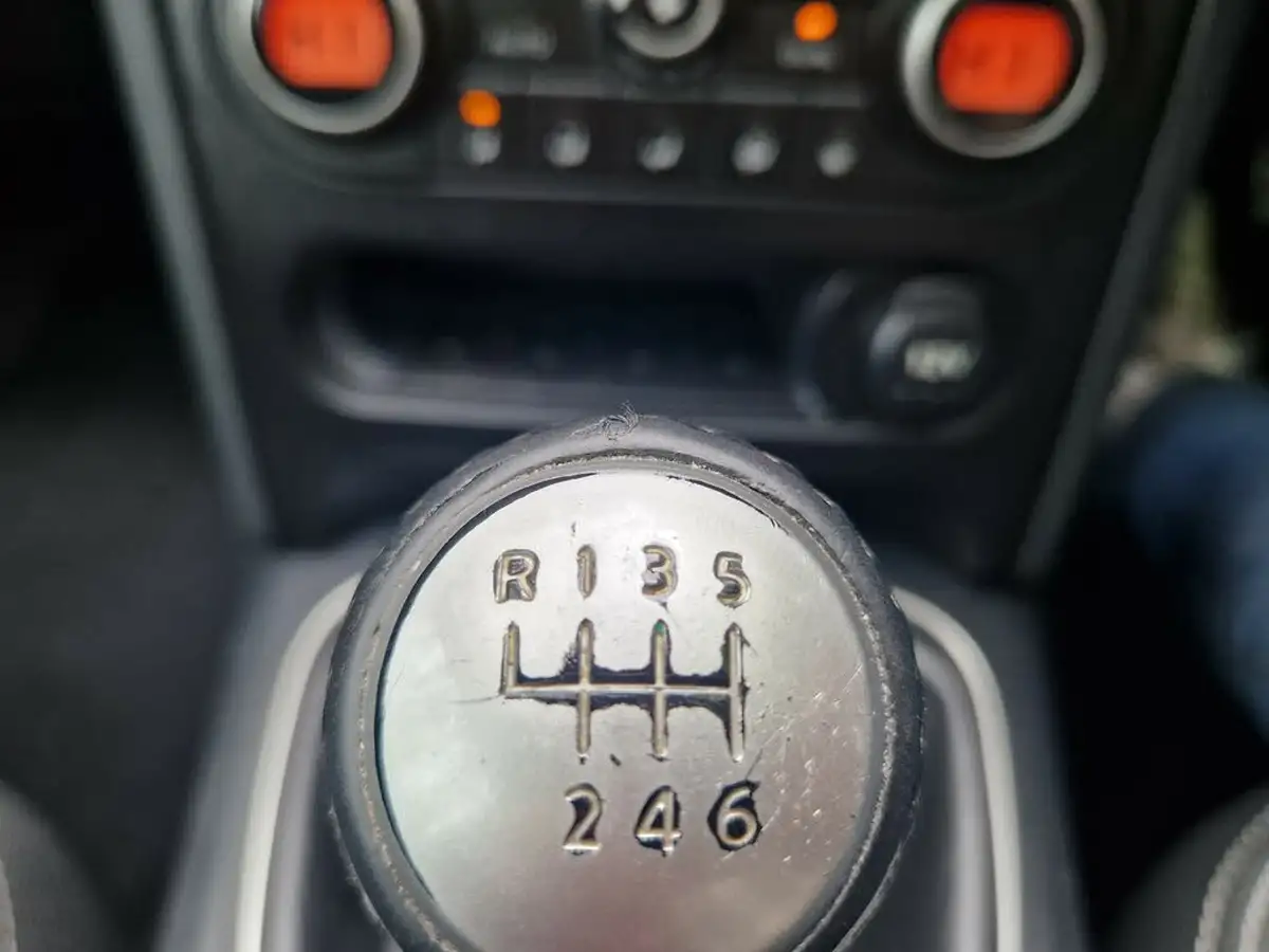2010-nissan-qashqai-15td-n-tec-big-38