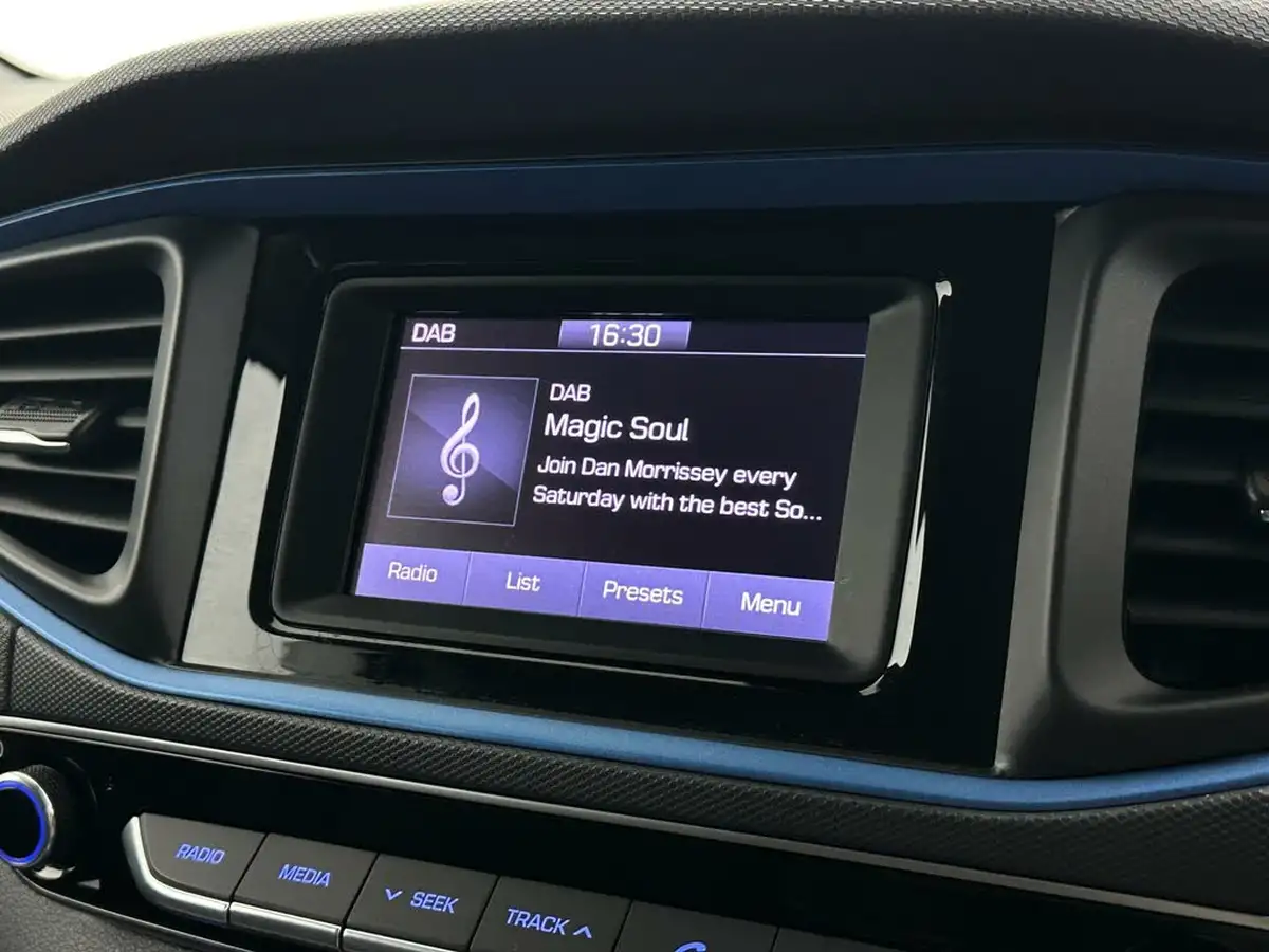 2018-hyundai-ioniq-16-gdi-se-hybrid-big-21