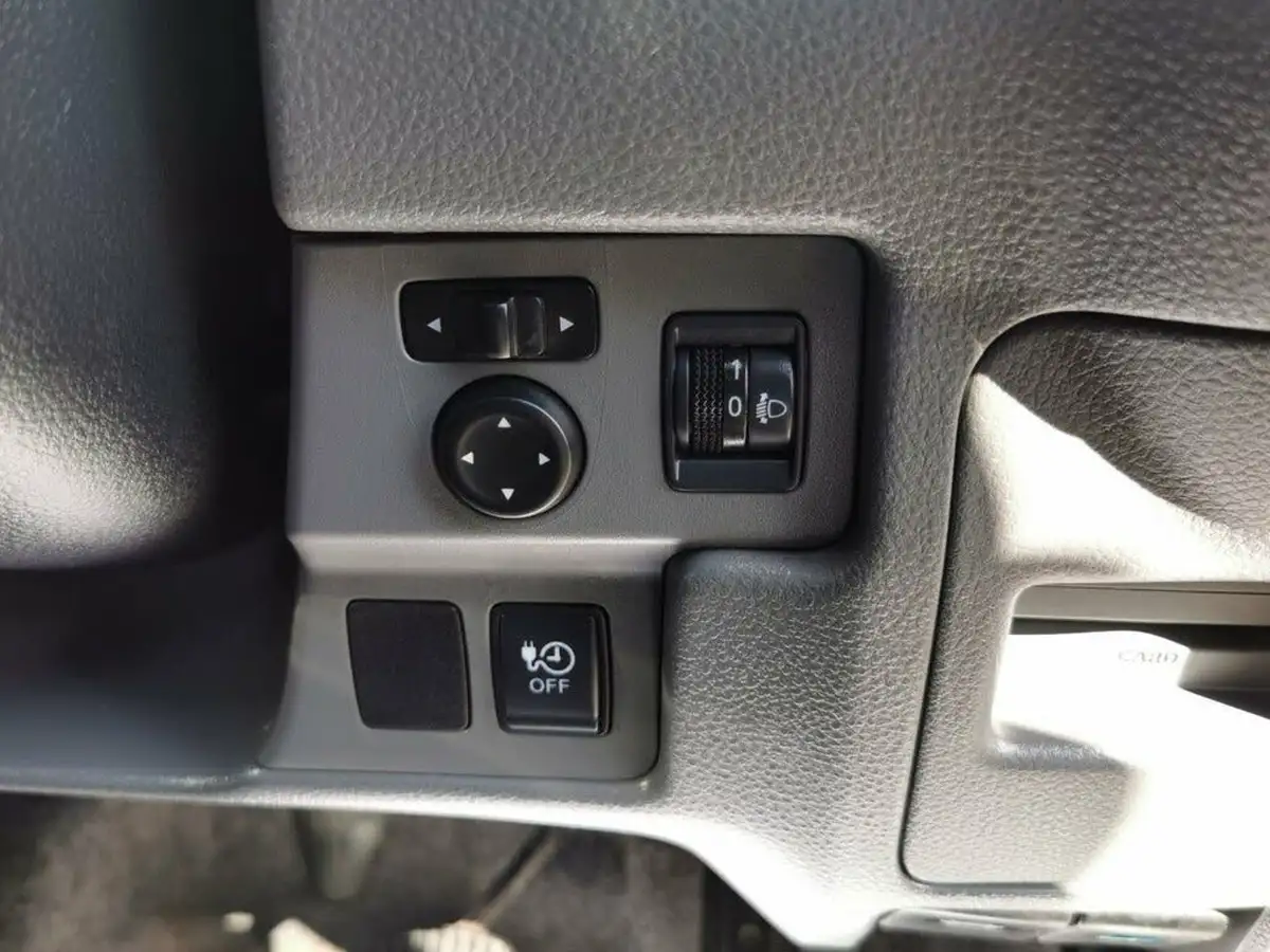 2019-nissan-env200-e-acenta-panel-van-auto-big-17