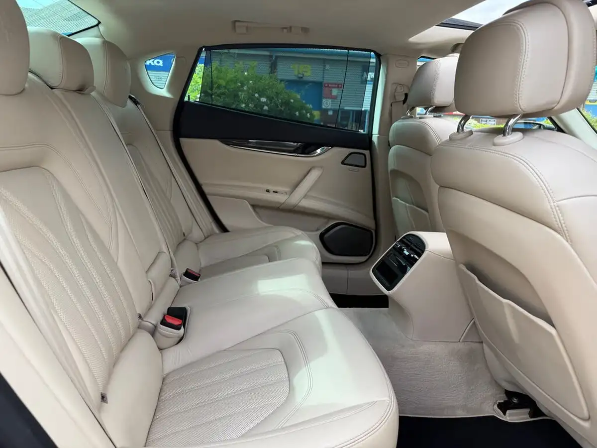 2015-maserati-quattroporte-38-gts-big-66