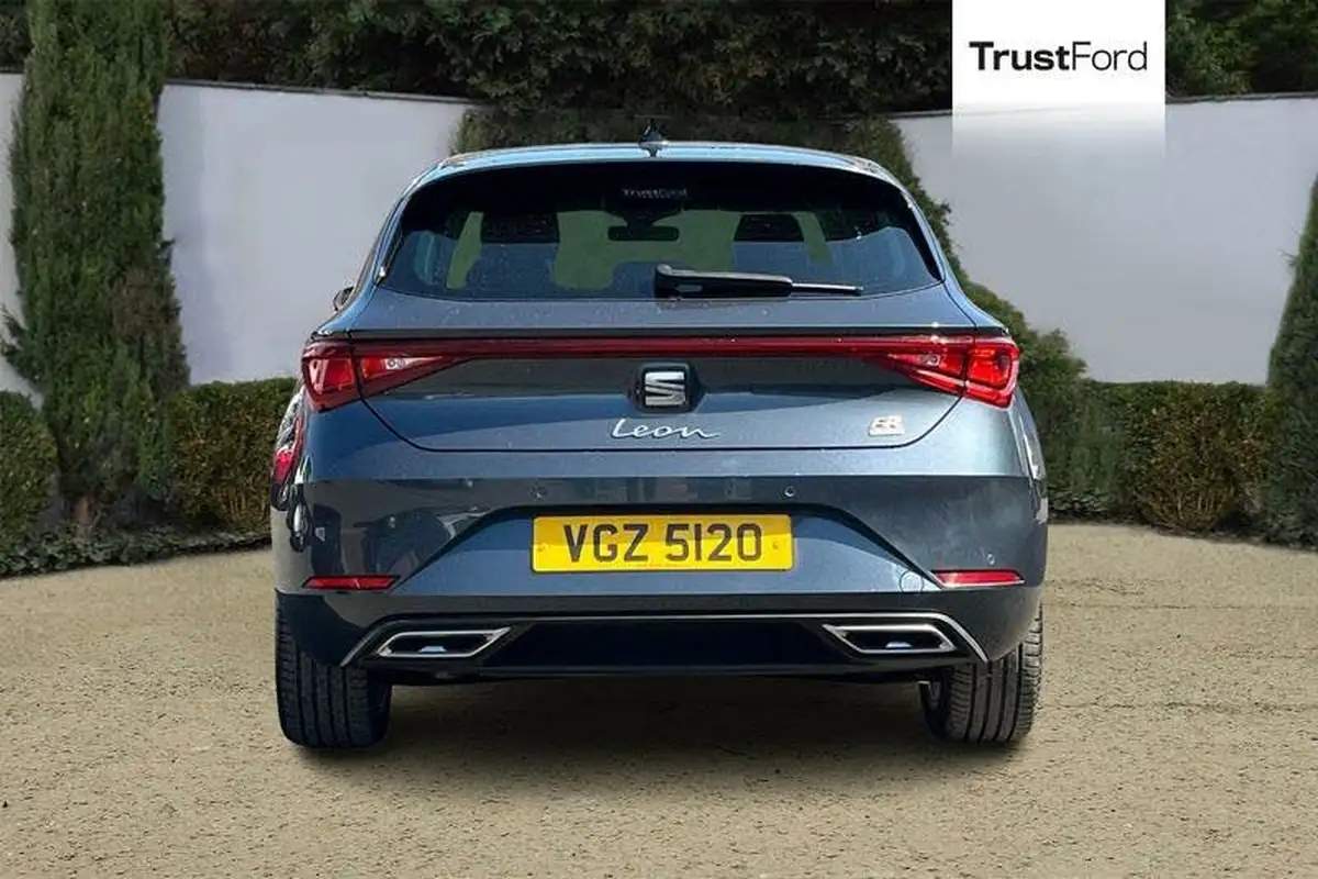 2021-seat-leon-14-e-hybrid-fr-hatchback-big-6
