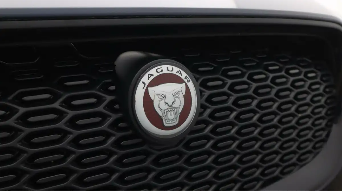 2022-jaguar-i-pace-ev400-hse-black-big-23