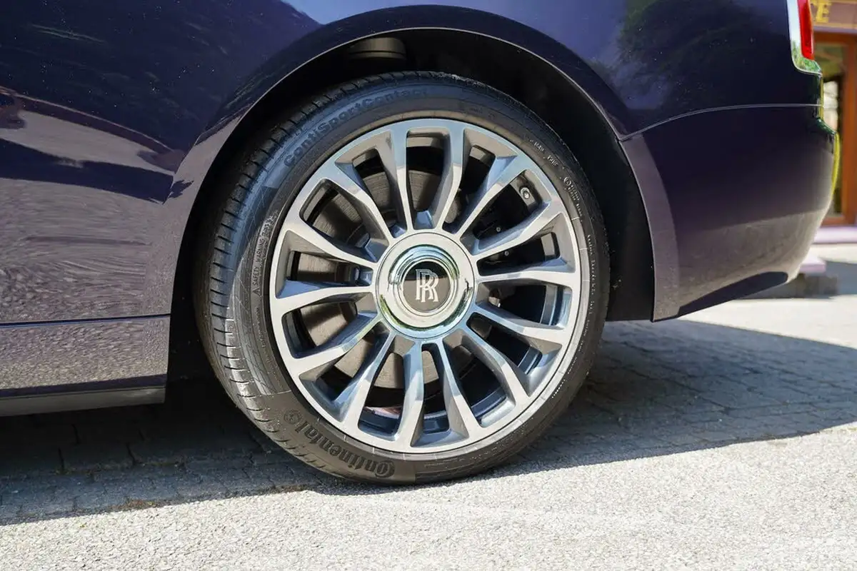 2020-rolls-royce-dawn-66-big-6