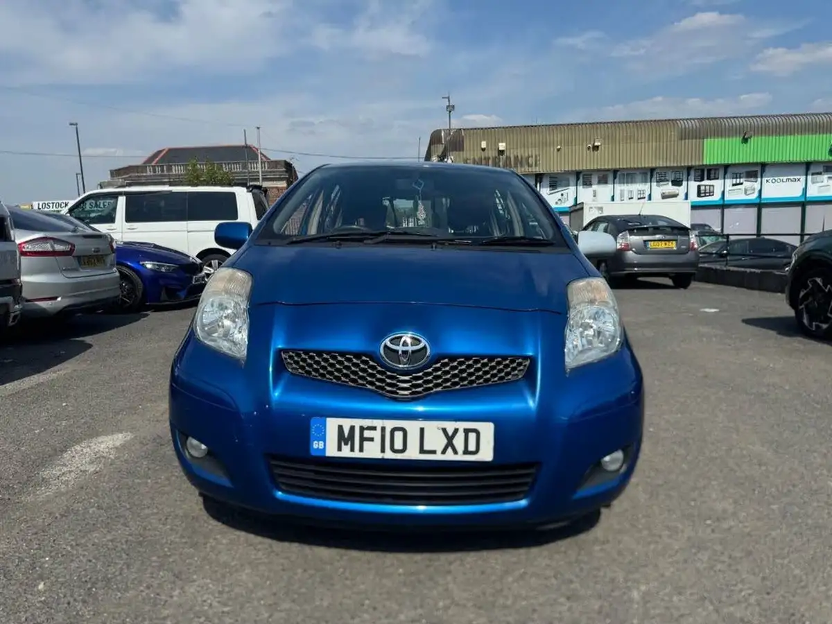 2010-toyota-yaris-10-tr-5d-big-2
