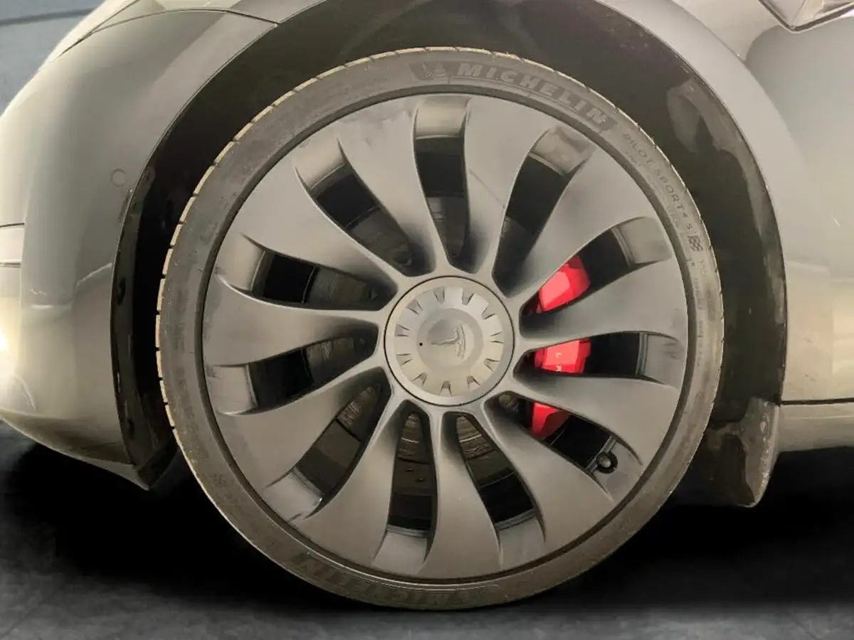 2022-tesla-model-3-e-performance-big-28