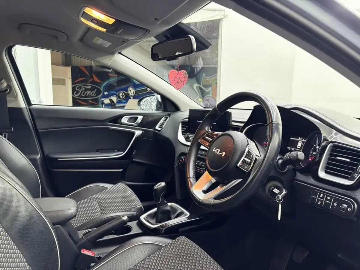 2022-kia-ceed-15-t-gdi-3-sportswagon-big-24