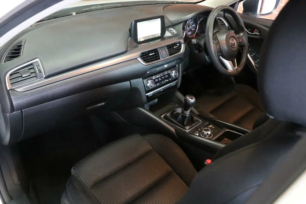 2016-mazda-mazda6-22td-se-l-skyactiv-d-nav-saloon-4d-big-17