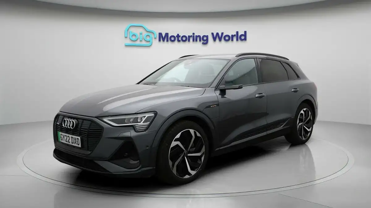 2022-audi-e-tron-50e-black-edition-station-wagon-big-3