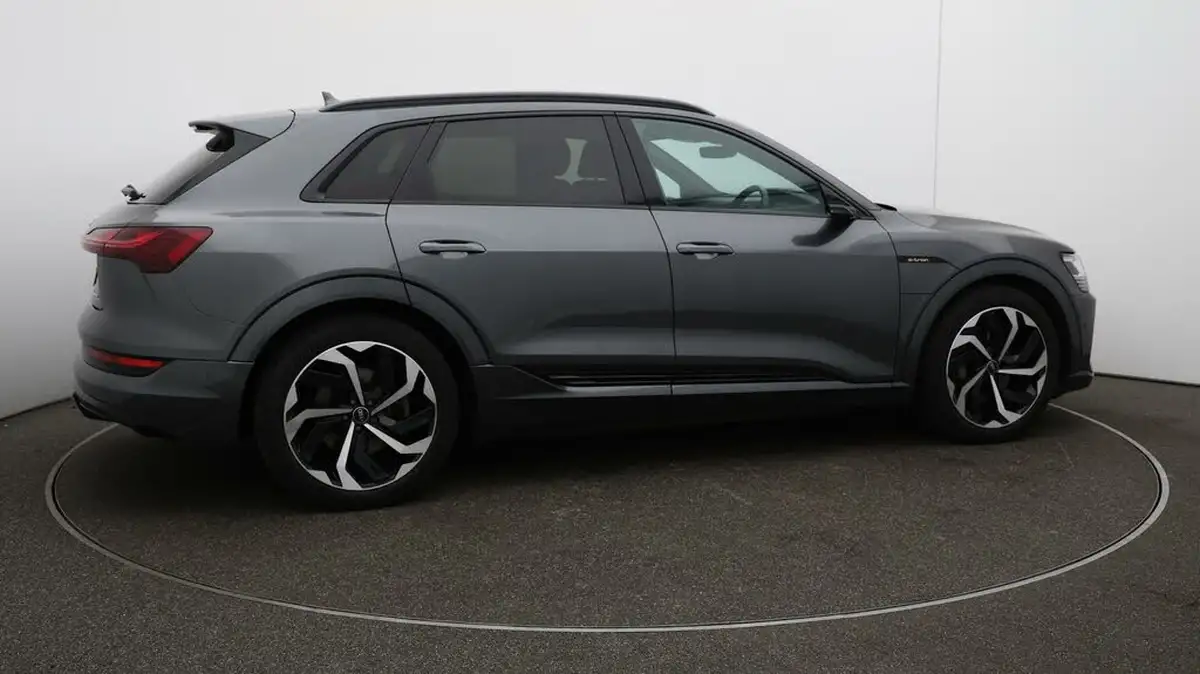 2022-audi-e-tron-50e-black-edition-station-wagon-big-51