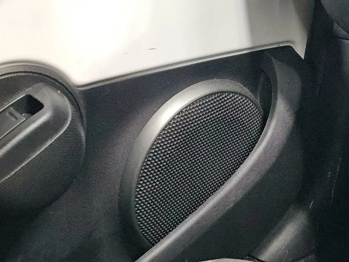 2013-toyota-aygo-10-aygo-fire-5d-big-69