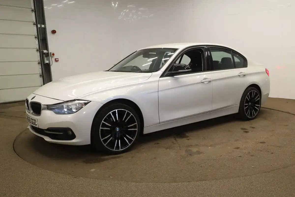 2016-bmw-3-series-15-318i-sport-saloon-4d-auto-big-2