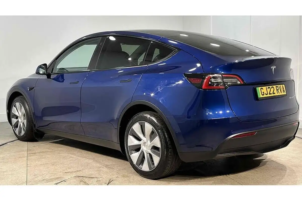 2022-tesla-model-y-e-long-range-big-5