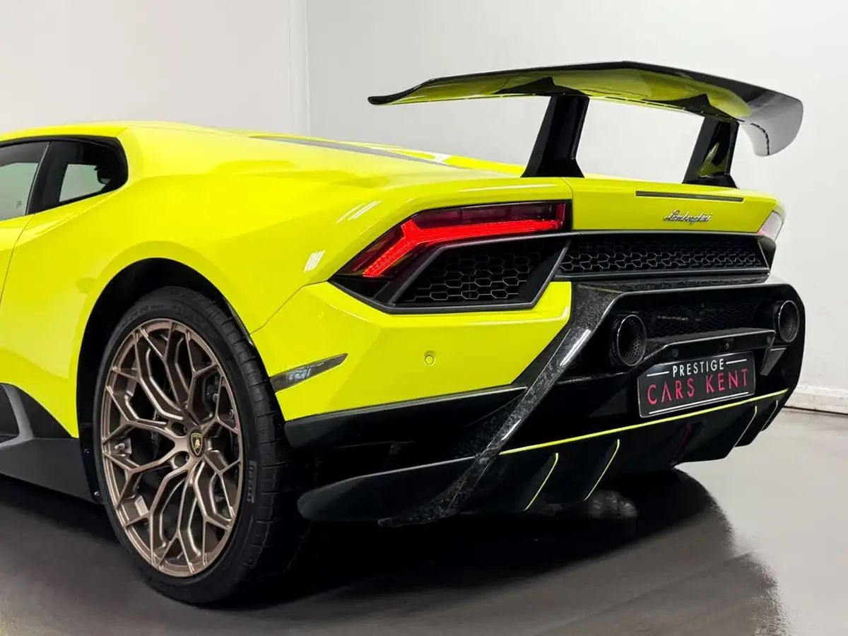 2019-lamborghini-huracan-big-28