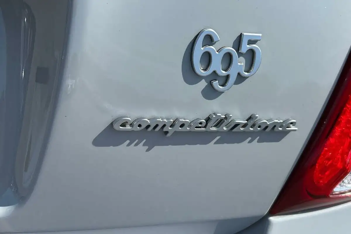 2023-abarth-695c-14-tjet-competizione-big-25