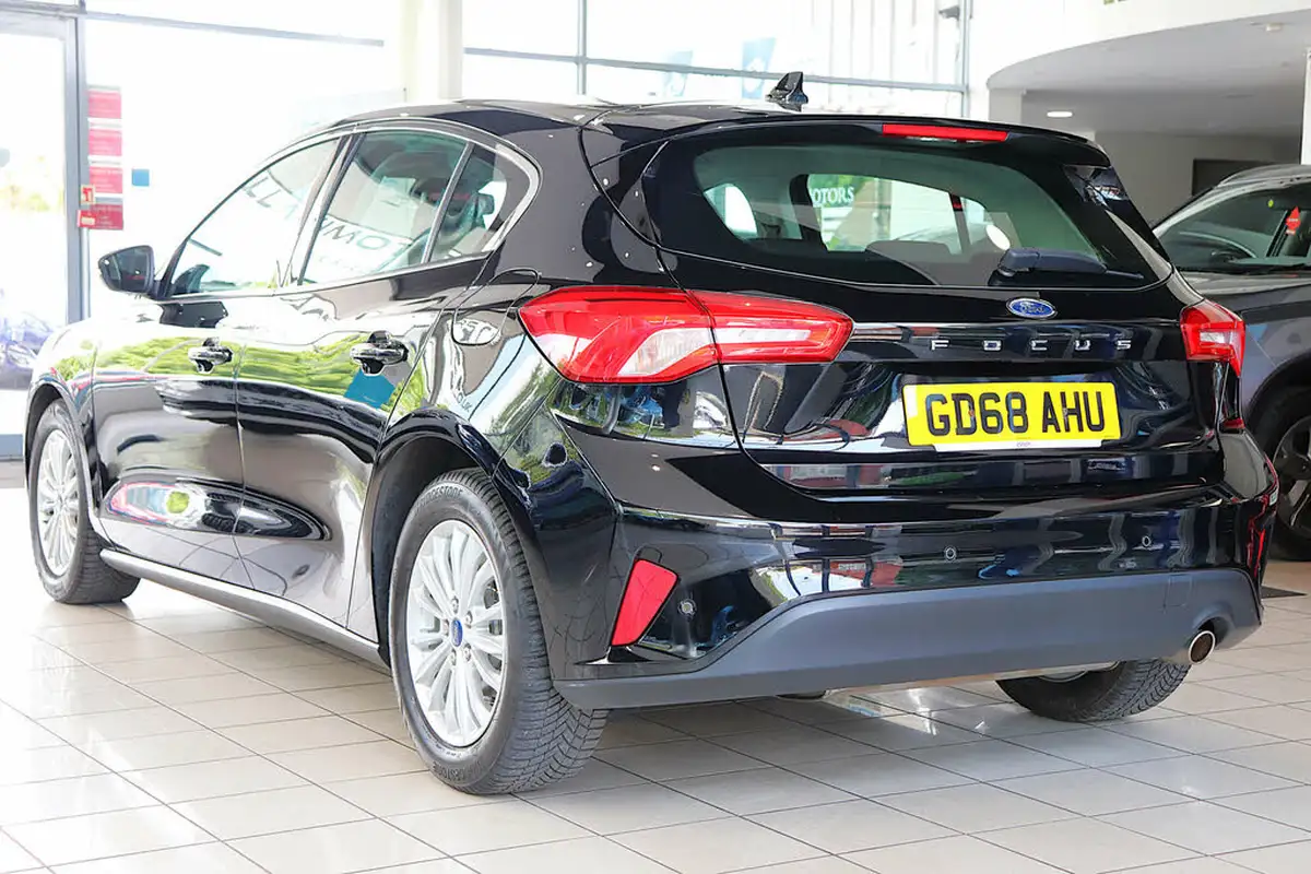 2019-ford-focus-10t-titanium-ss-hatchback-big-5