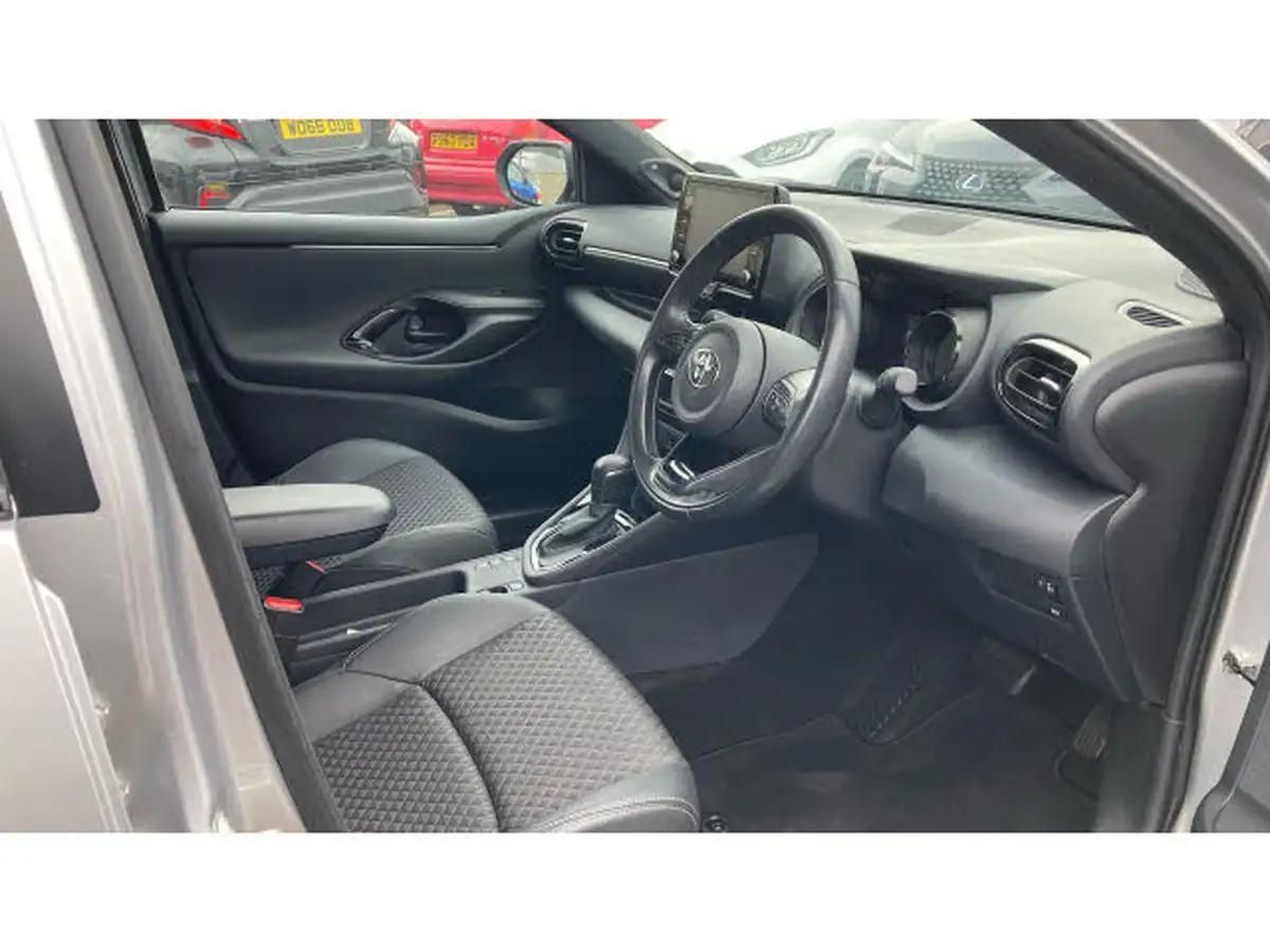 2022-toyota-yaris-15-vvt-i-dynamic-big-10