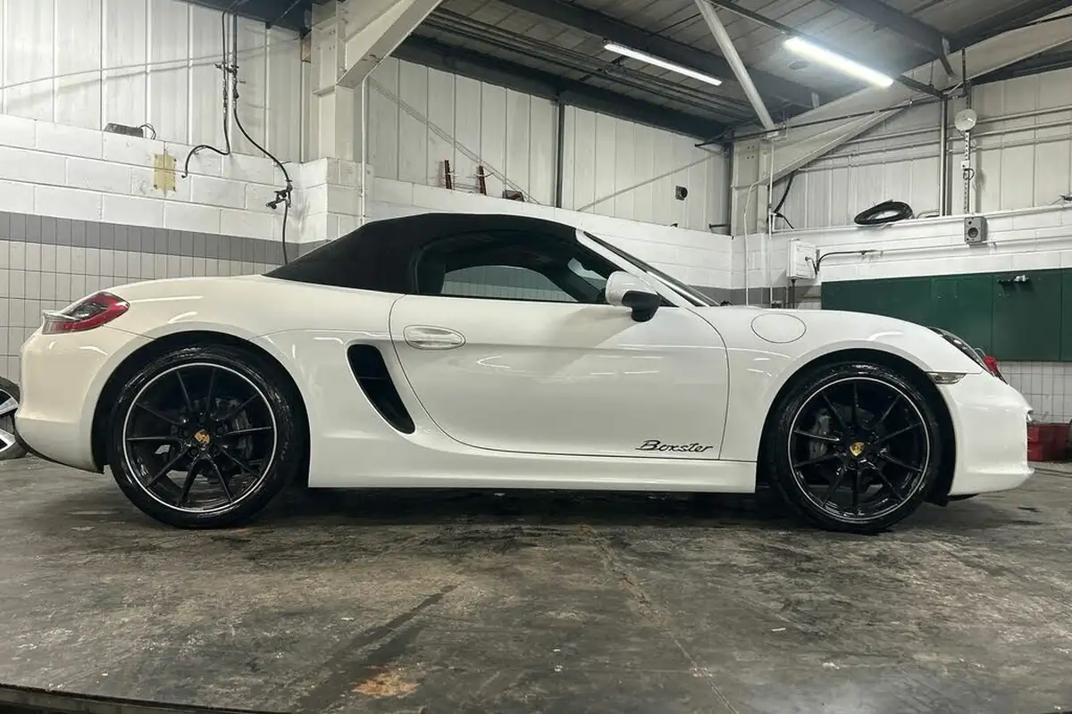 2014-porsche-boxster-27-big-22