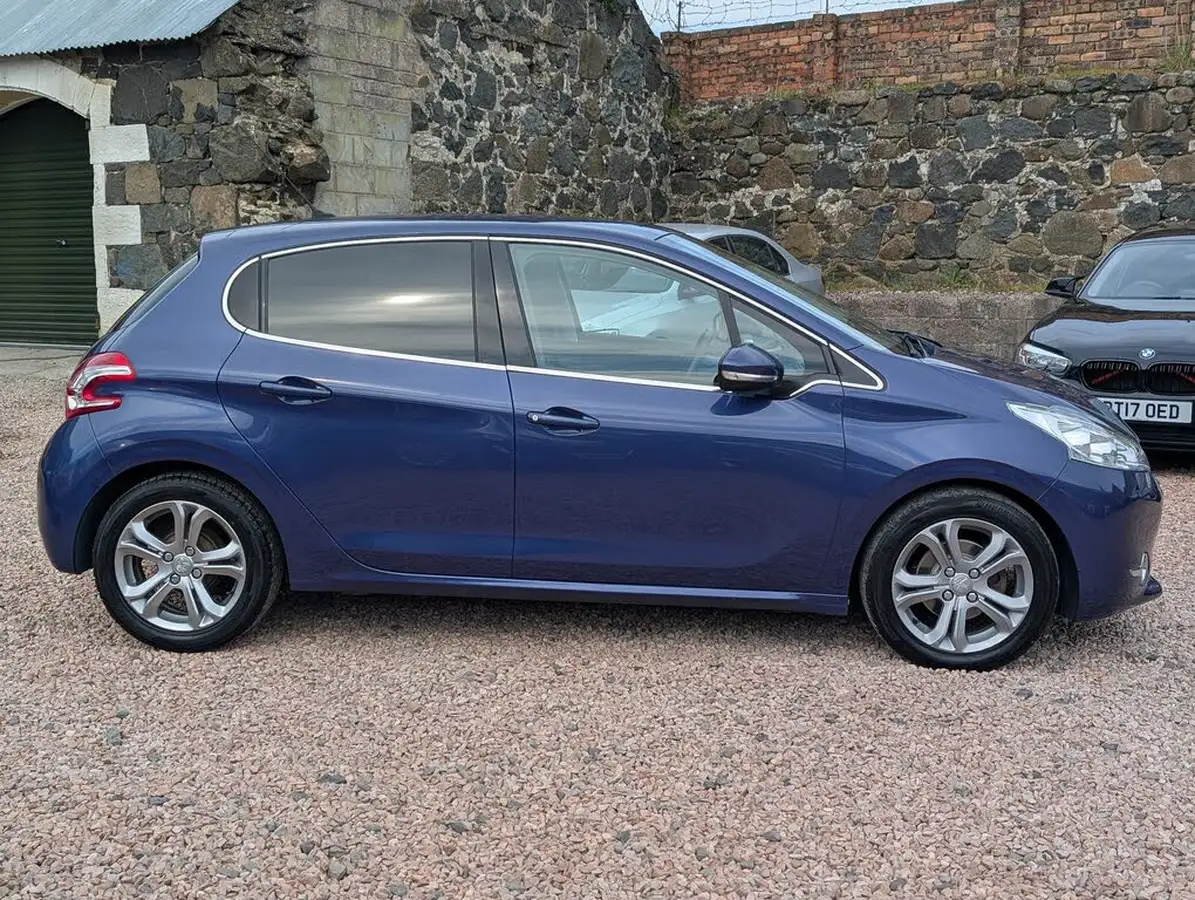 2014-peugeot-208-12-allure-vti-5d-big-18