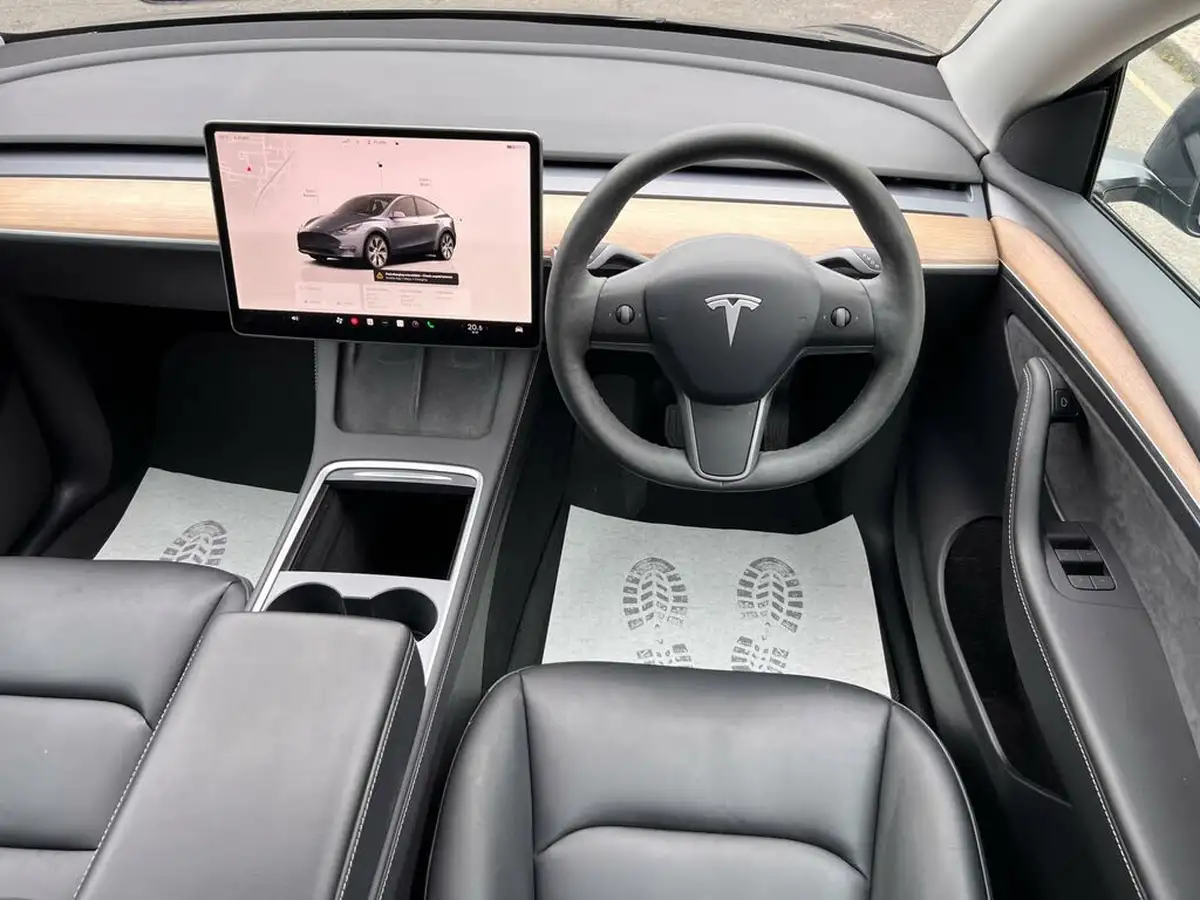 2022-tesla-model-y-e-long-range-big-13
