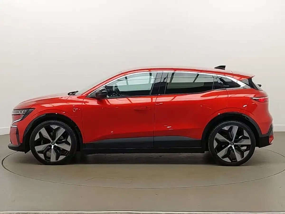 2023-renault-megane-e-tech-e-techno-big-3