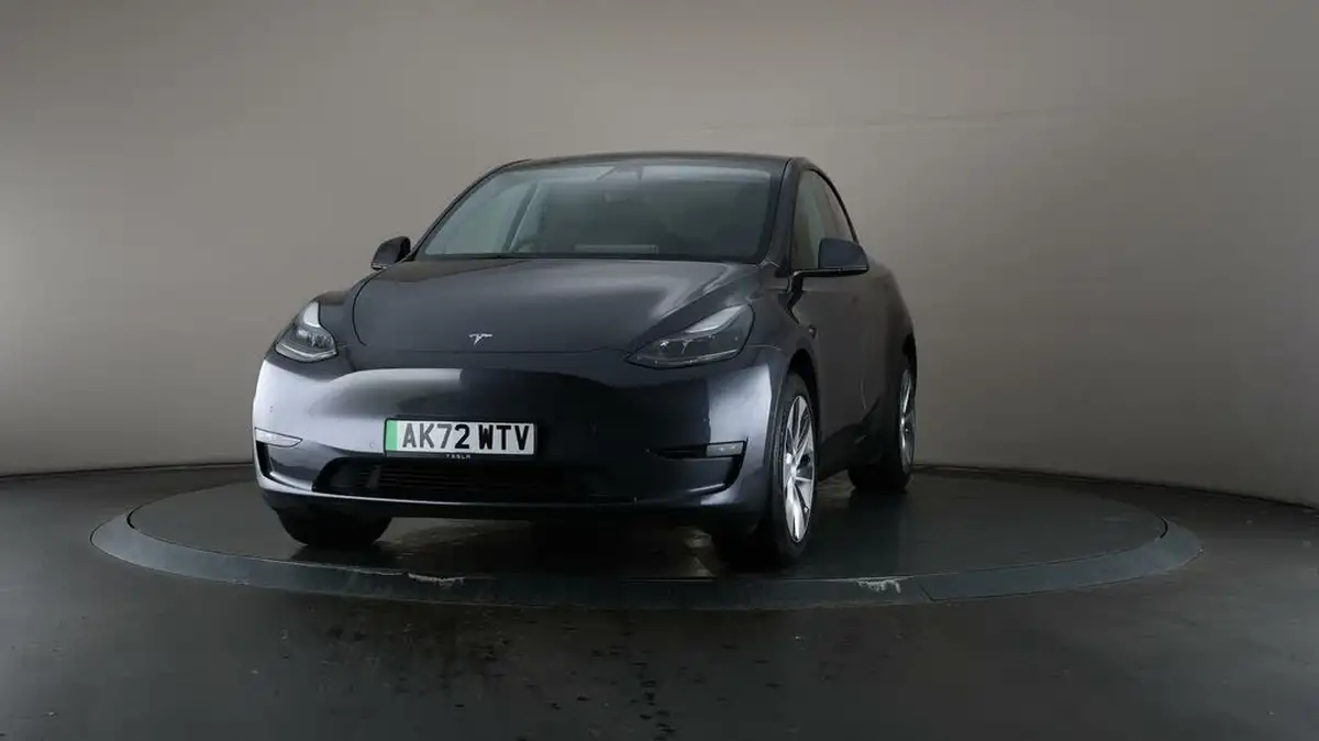 2022-tesla-model-y-e-long-range-big-45