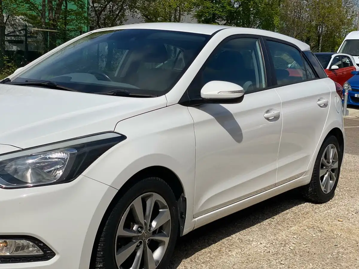 2015-hyundai-i20-12-se-hatchback-5d-big-20