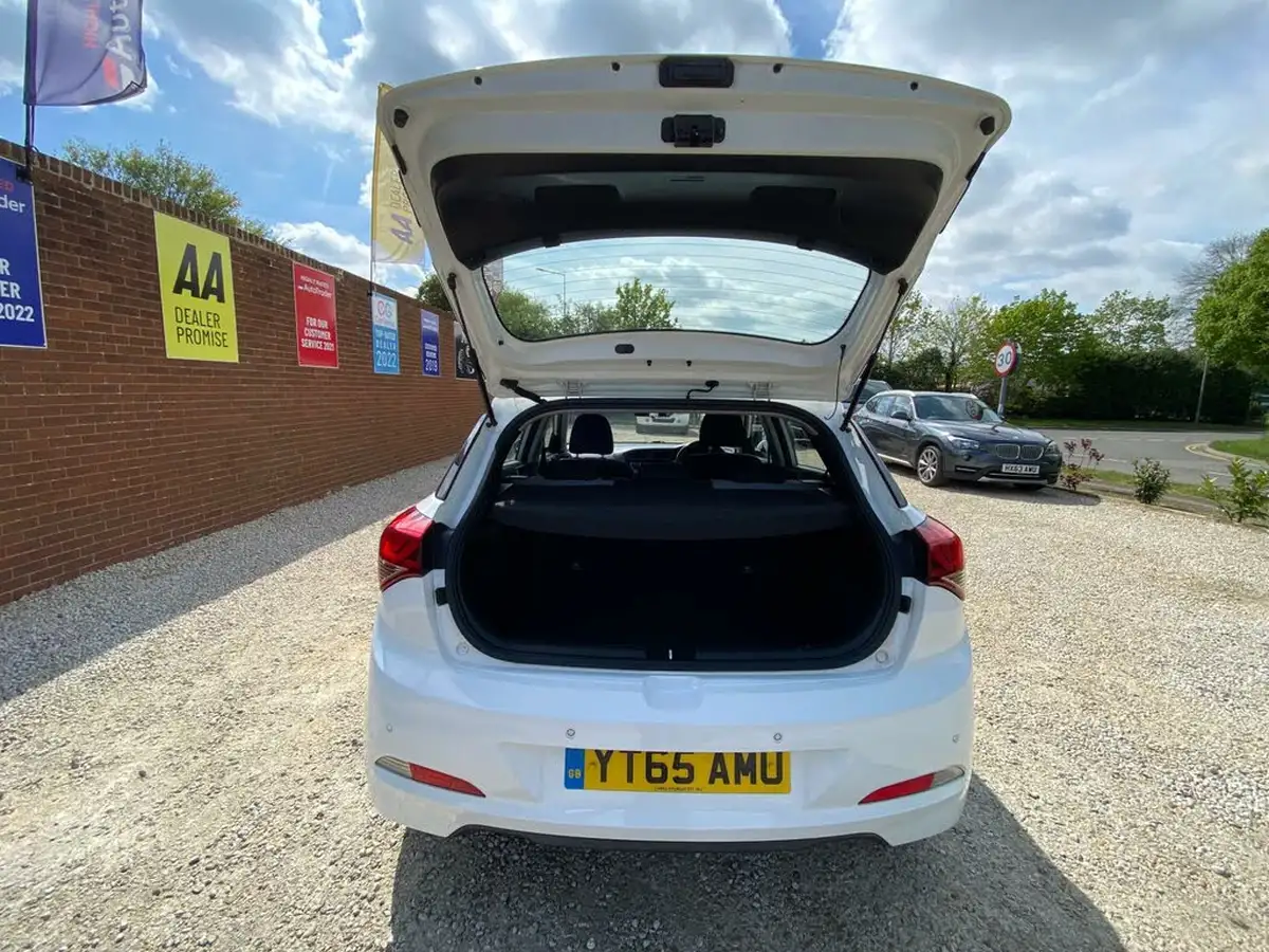 2015-hyundai-i20-12-se-hatchback-5d-big-44