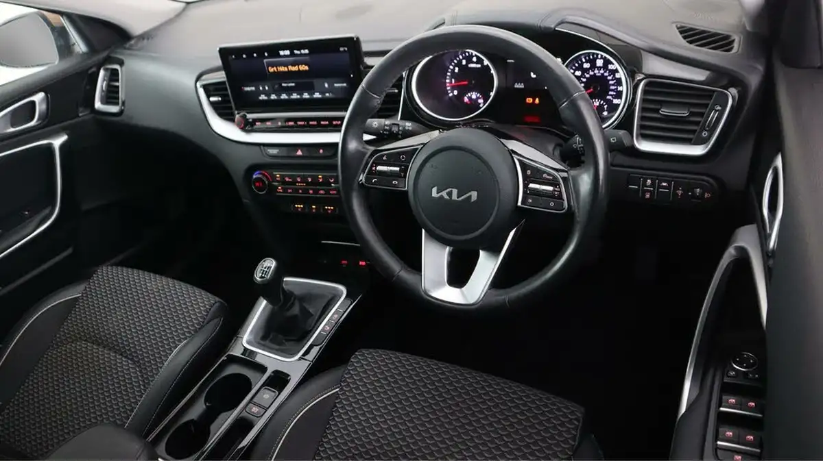 2021-kia-xceed-15-t-gdi-3-big-9