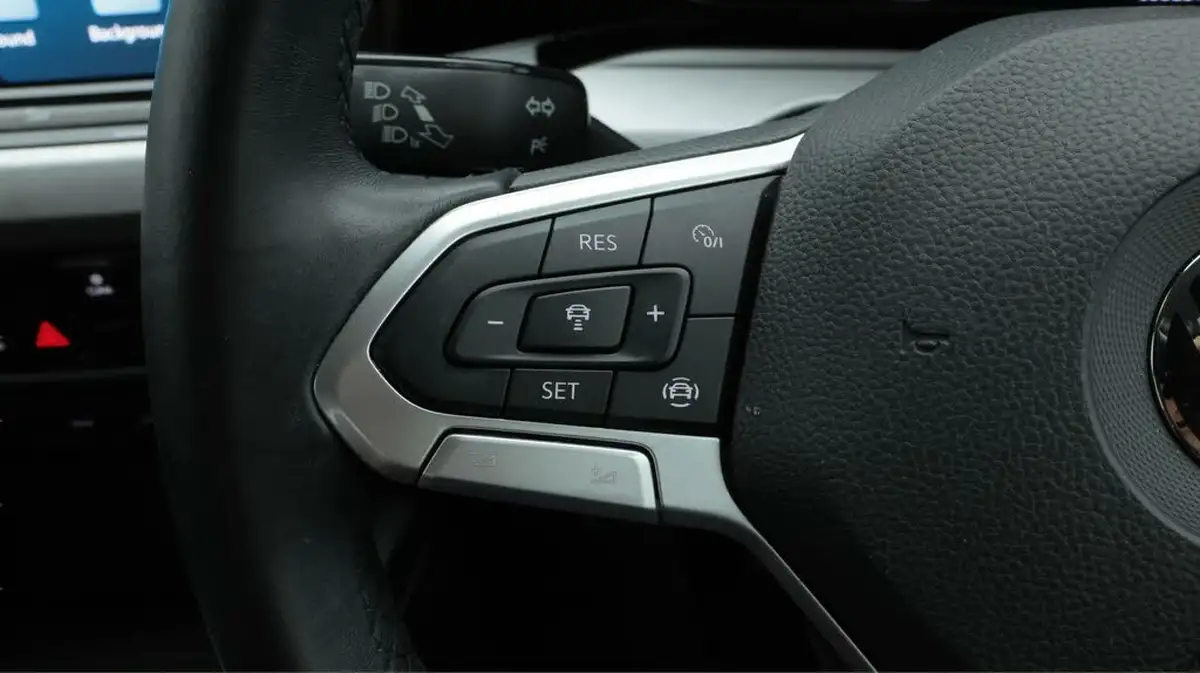 2022-volkswagen-golf-15-tsi-life-150ps-hatchback-big-23