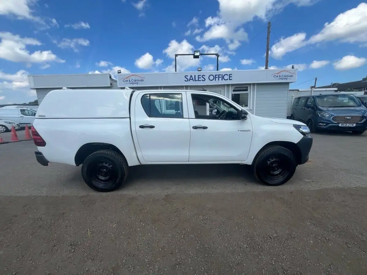 2020-toyota-hi-lux-24d-4d-active-150hpeu6dt-e-35t-double-pick-up-big-3