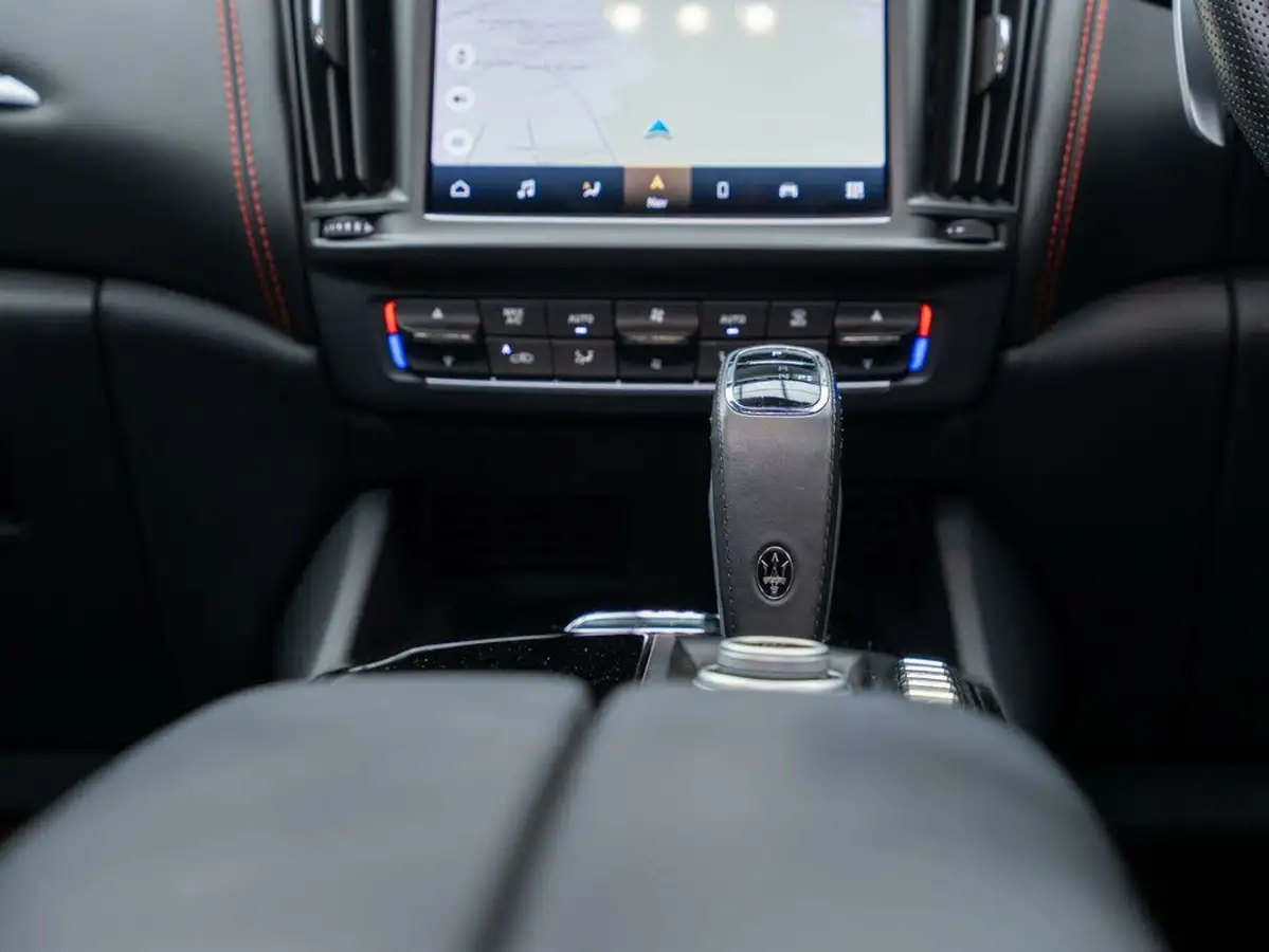 2020-maserati-levante-30-gransport-big-39