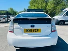 2011-toyota-prius-small-7