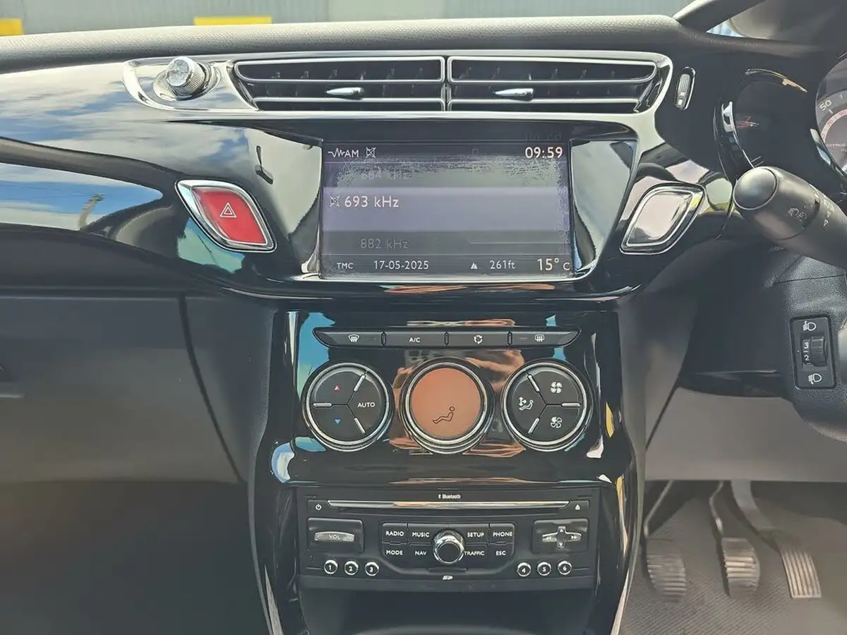 2011-citroen-c3-14-connexion-big-24