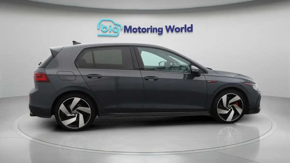 2022-volkswagen-golf-20-tsi-gti-dsg-big-8