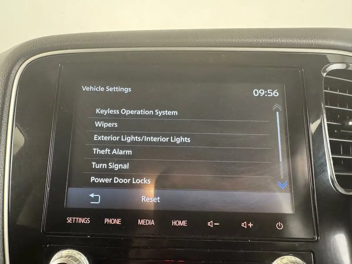 2021-mitsubishi-outlander-24-dynamic-safety-phev-big-34