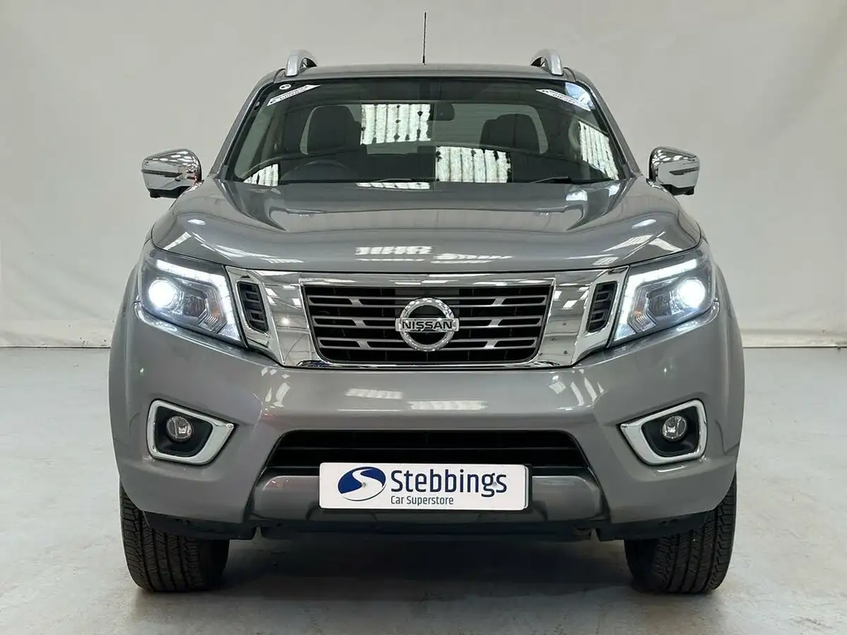 2019-nissan-navara-23dci-tt-tekna-8-navileather-auto-big-3