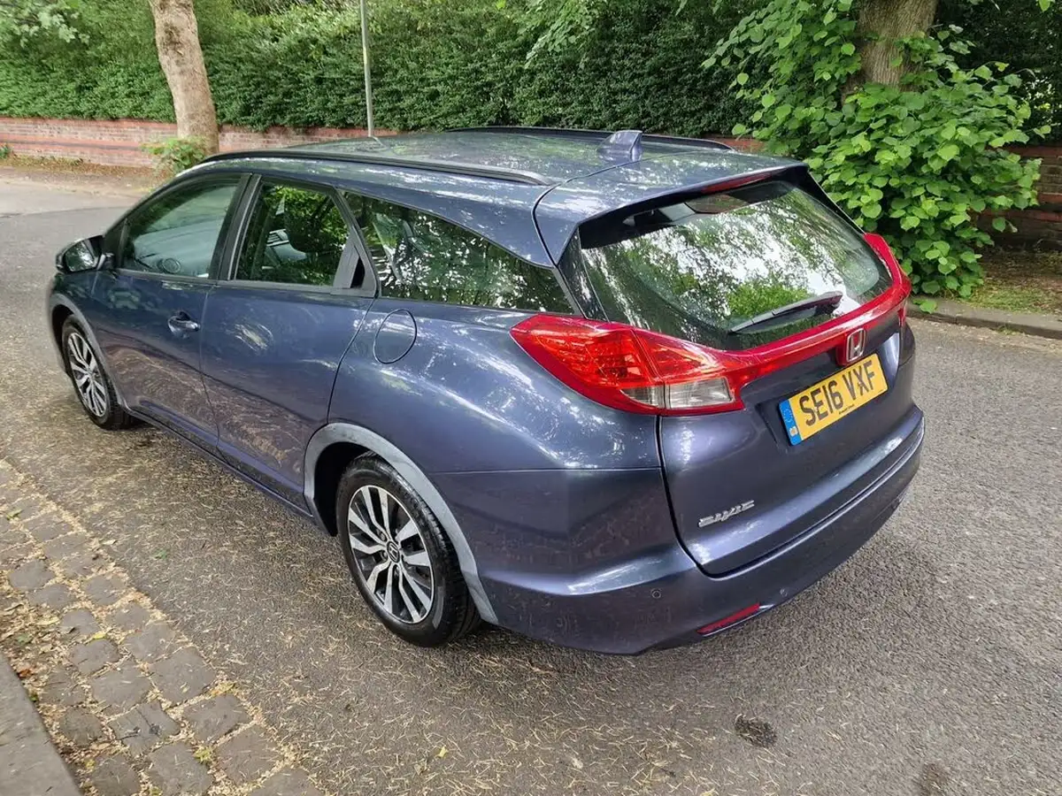 2016-honda-civic-16-i-dtec-se-plus-navi-tourer-big-11