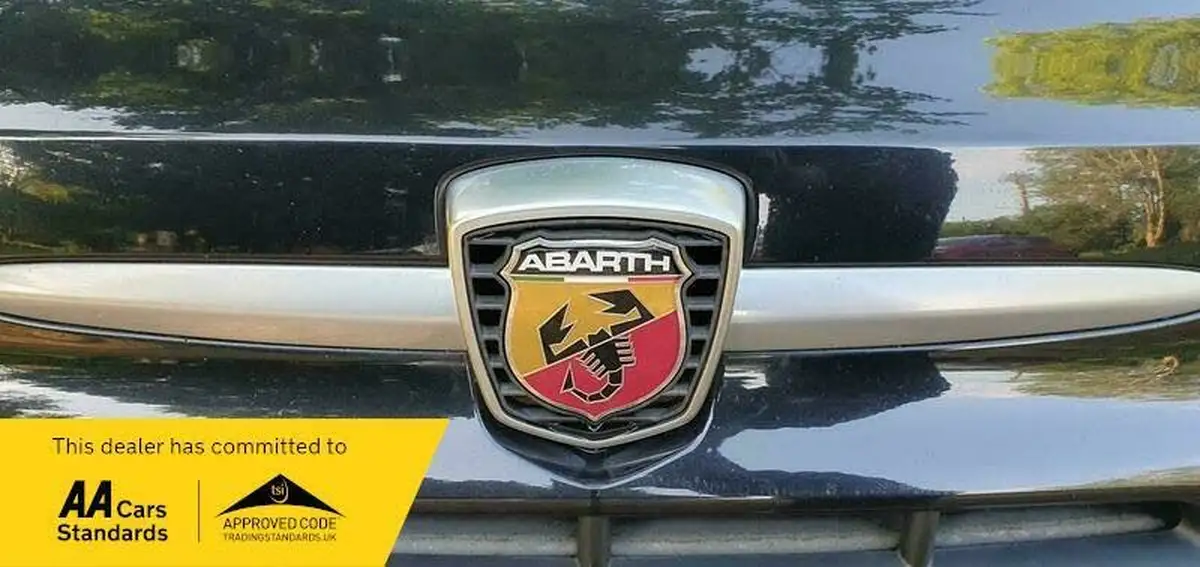 2018-abarth-595c-14-tjet-big-67