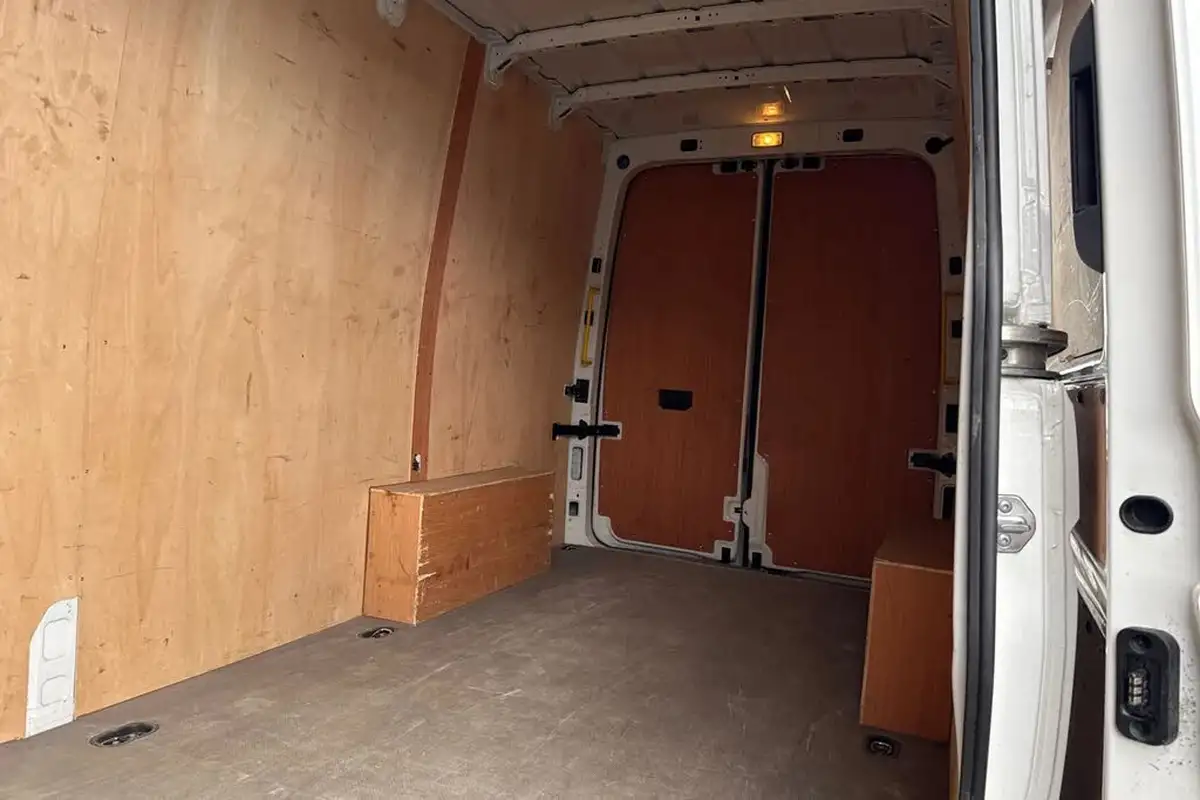 2024-volkswagen-crafter-big-17