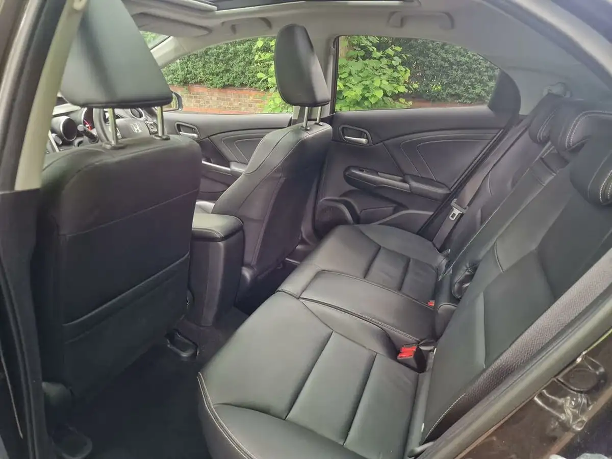 2017-honda-civic-16-i-dtec-sr-dasp-hatchback-big-17