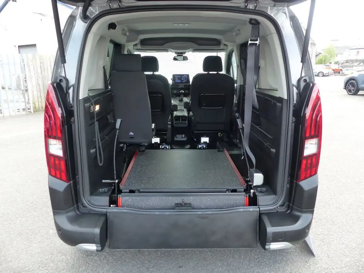 2021-peugeot-rifter-big-17