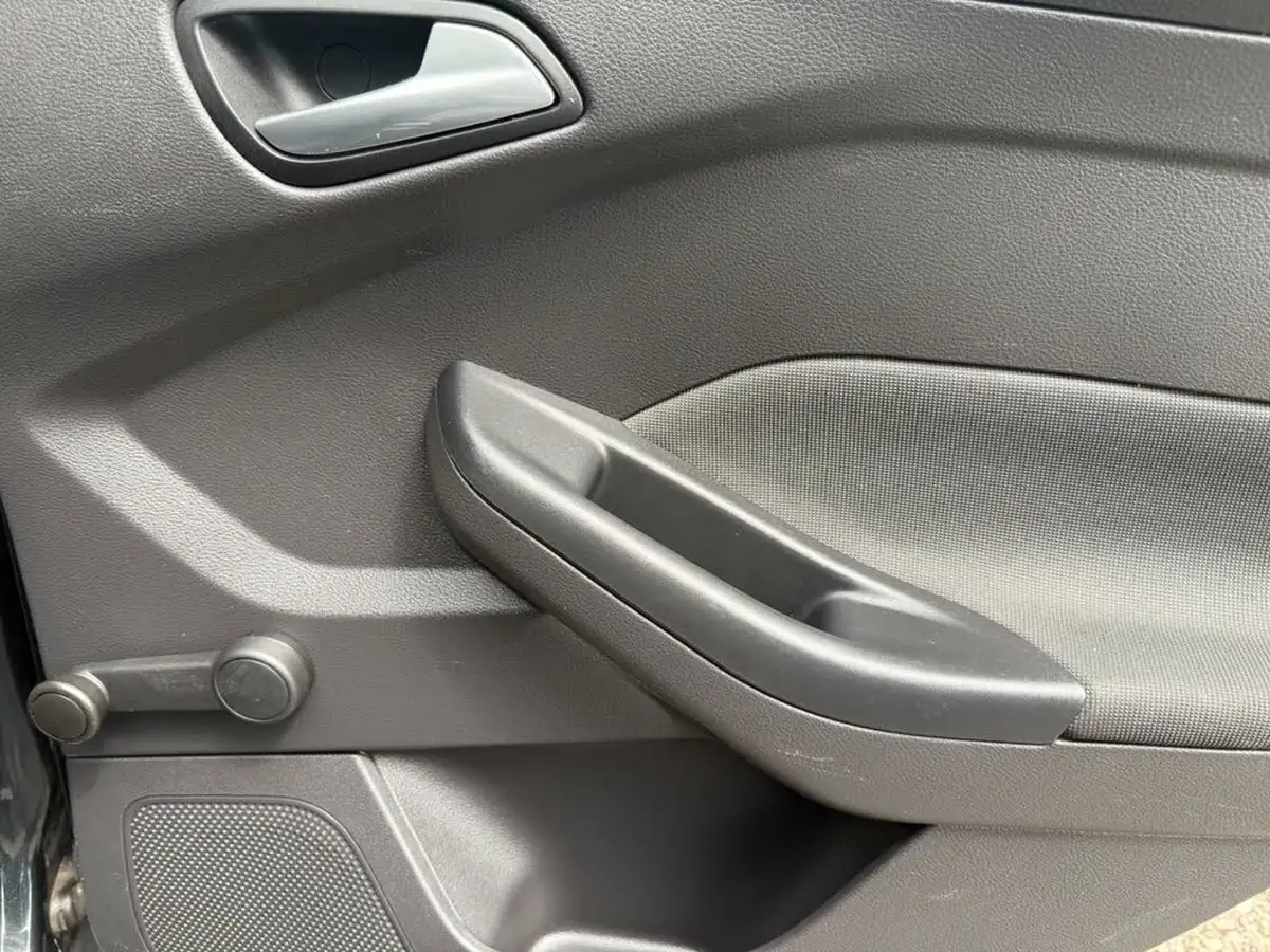 2012-ford-focus-16-zetec-ti-vct-125ps-hatchback-big-20