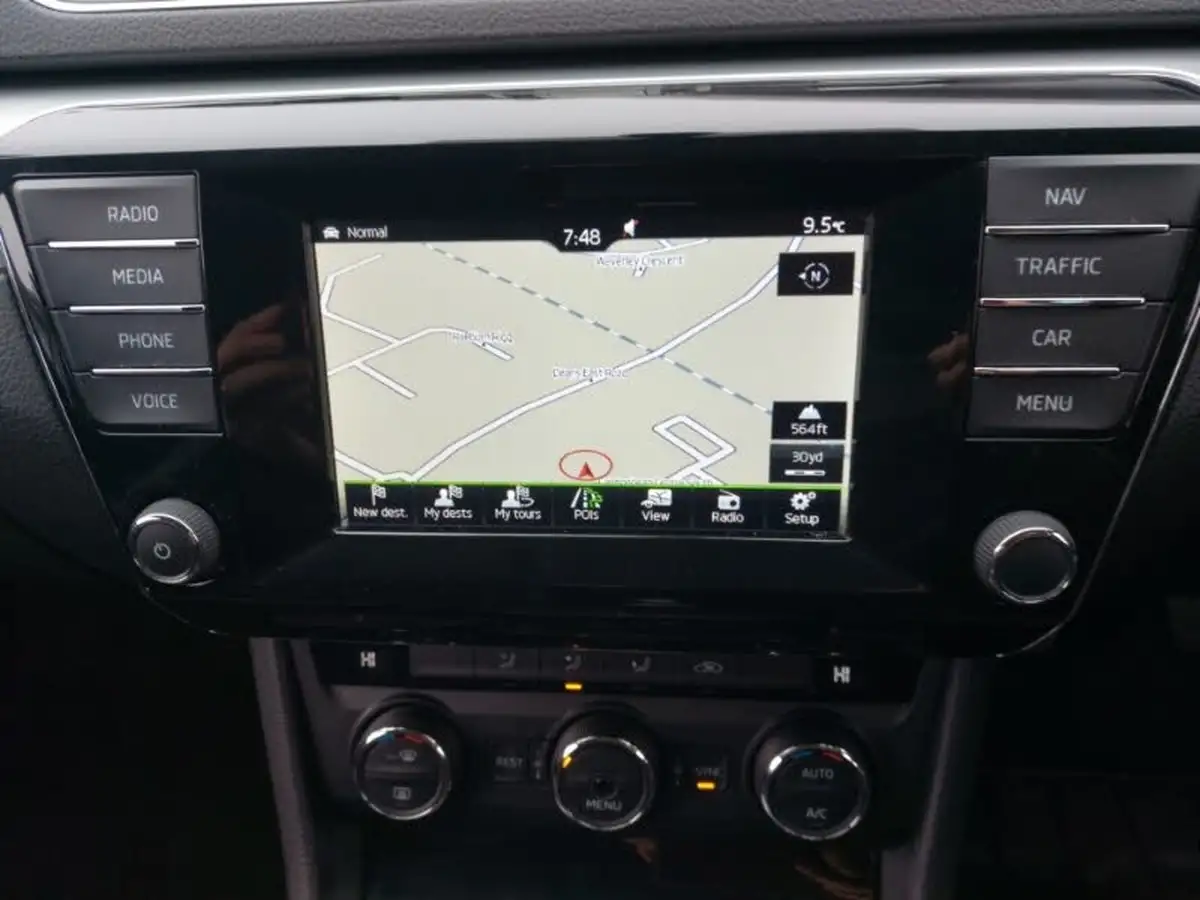 2016-skoda-superb-20tdi-se-business-hatchback-big-16