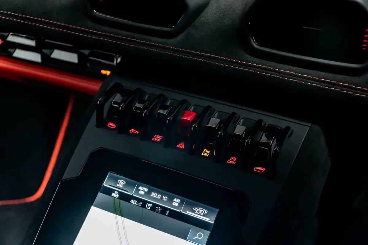 2023-lamborghini-huracan-52-tecnica-big-31