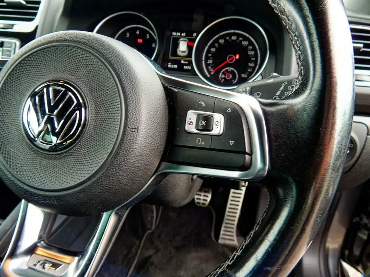 2016-volkswagen-scirocco-20-tsi-r-line-big-36