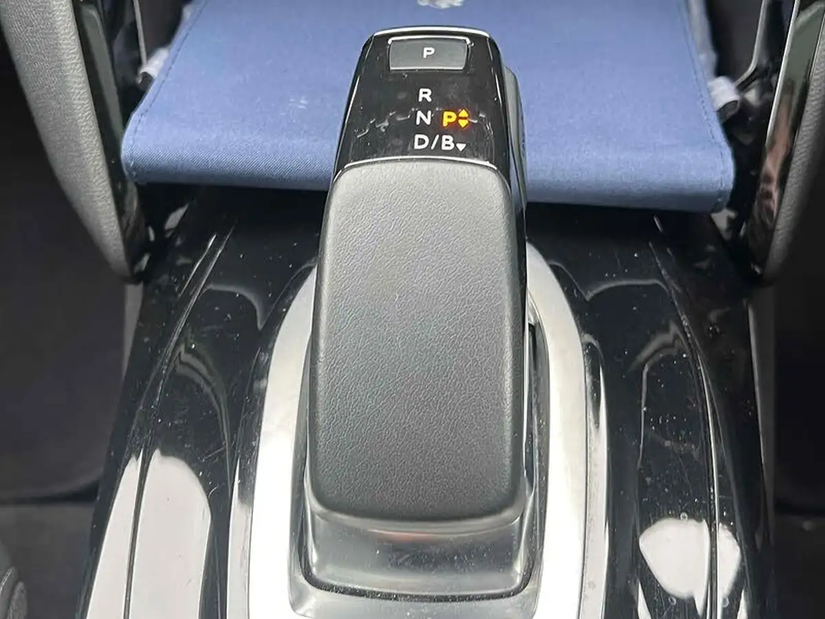 2021-peugeot-2008-suv-e-gt-big-49