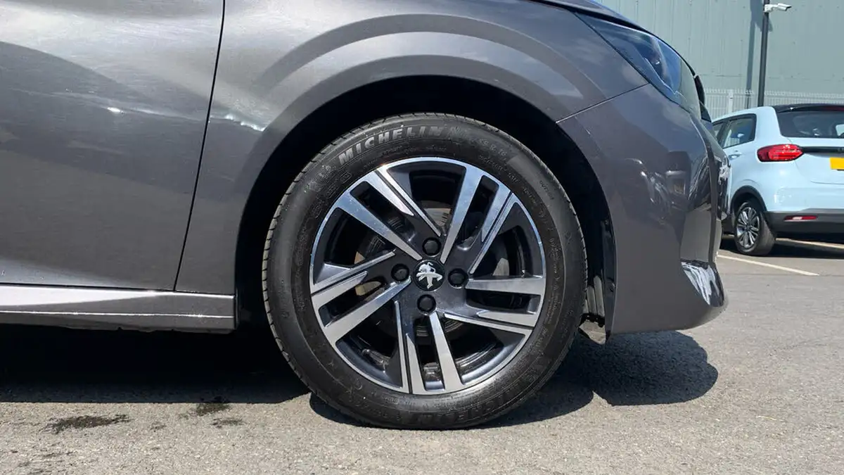 2023-peugeot-208-12-puretech-allure-premium-100ps-big-16