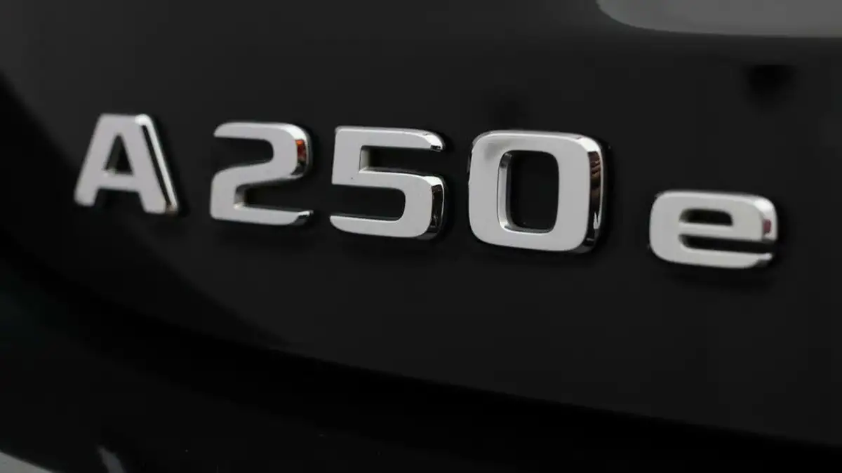 2021-mercedes-benz-a-class-13-a250e-amg-line-hatchback-5d-big-20