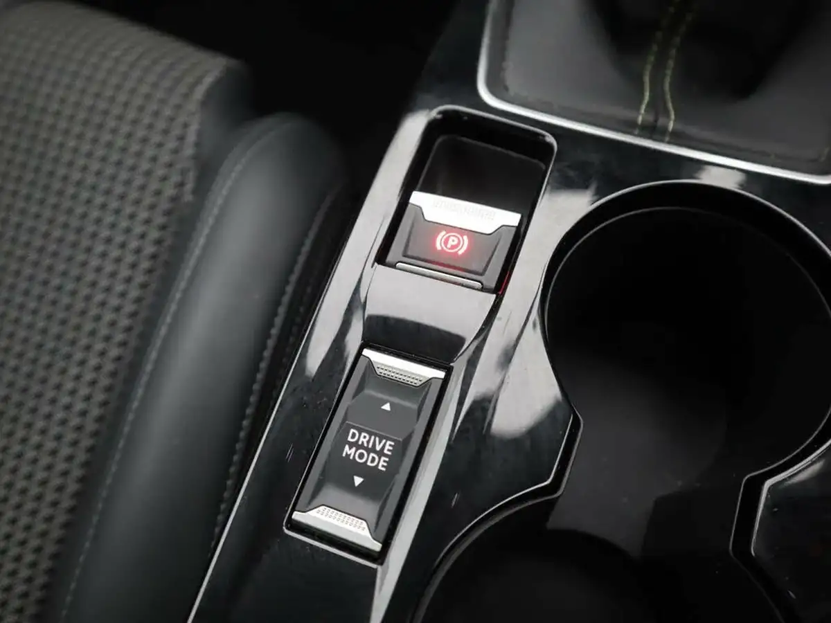 2020-peugeot-2008-suv-12-puretech-gt-line-big-31