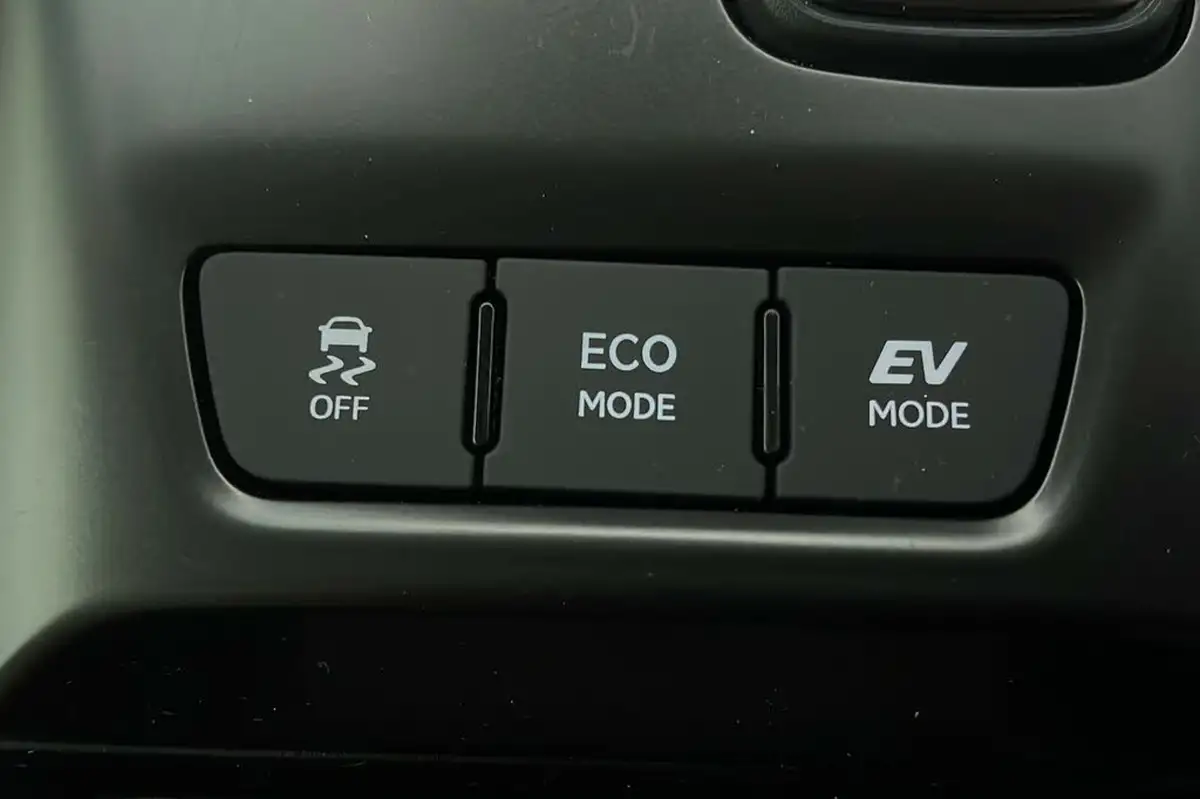 2025-lexus-lbx-15-premium-plus-big-28